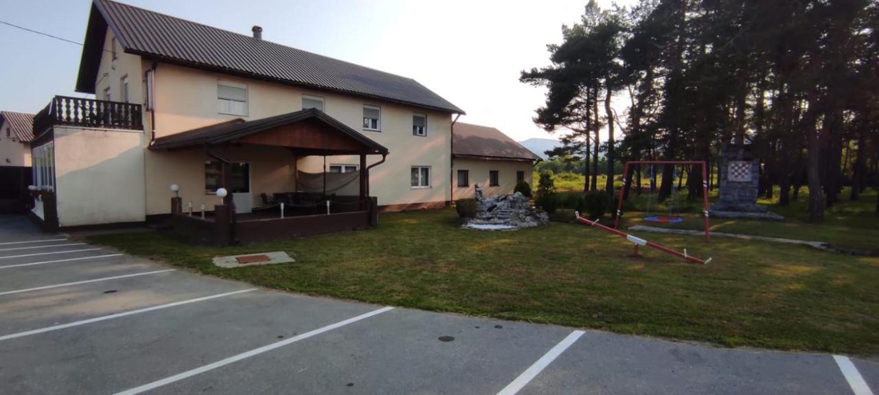 Guesthouse Juka Gospić Eksteriør bilde